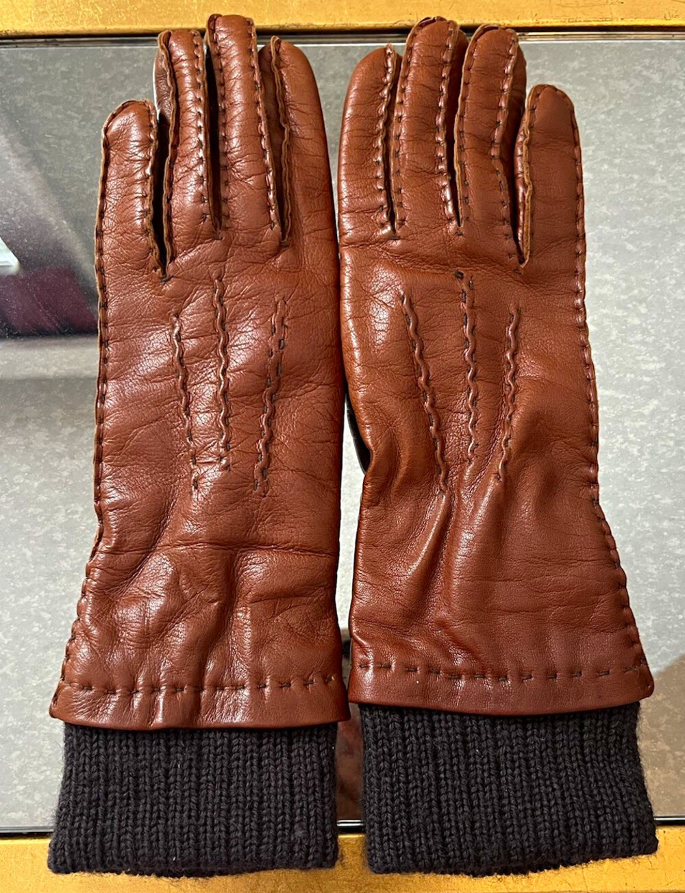 VINTAGE  Women's made in Italy leather gloves wool lined. size 6.5. Fall vibes.